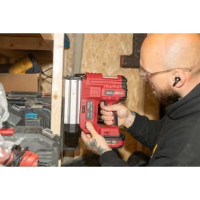 Lumberjack Cordless 20V XPSERIES Nail & Staple Gun Kit Fast Charger and 2Ah Battery with Case