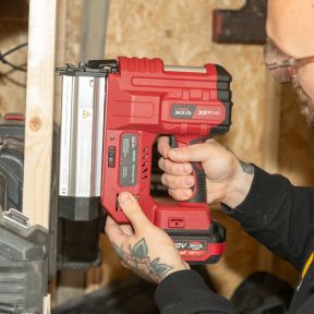 Lumberjack Cordless 20V XPSERIES Nail & Staple Gun Kit Fast Charger and 2Ah Battery with Case
