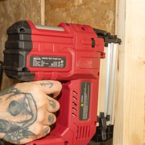 Lumberjack Cordless 20V XPSERIES Nail & Staple Gun Kit Fast Charger and 2Ah Battery with Case